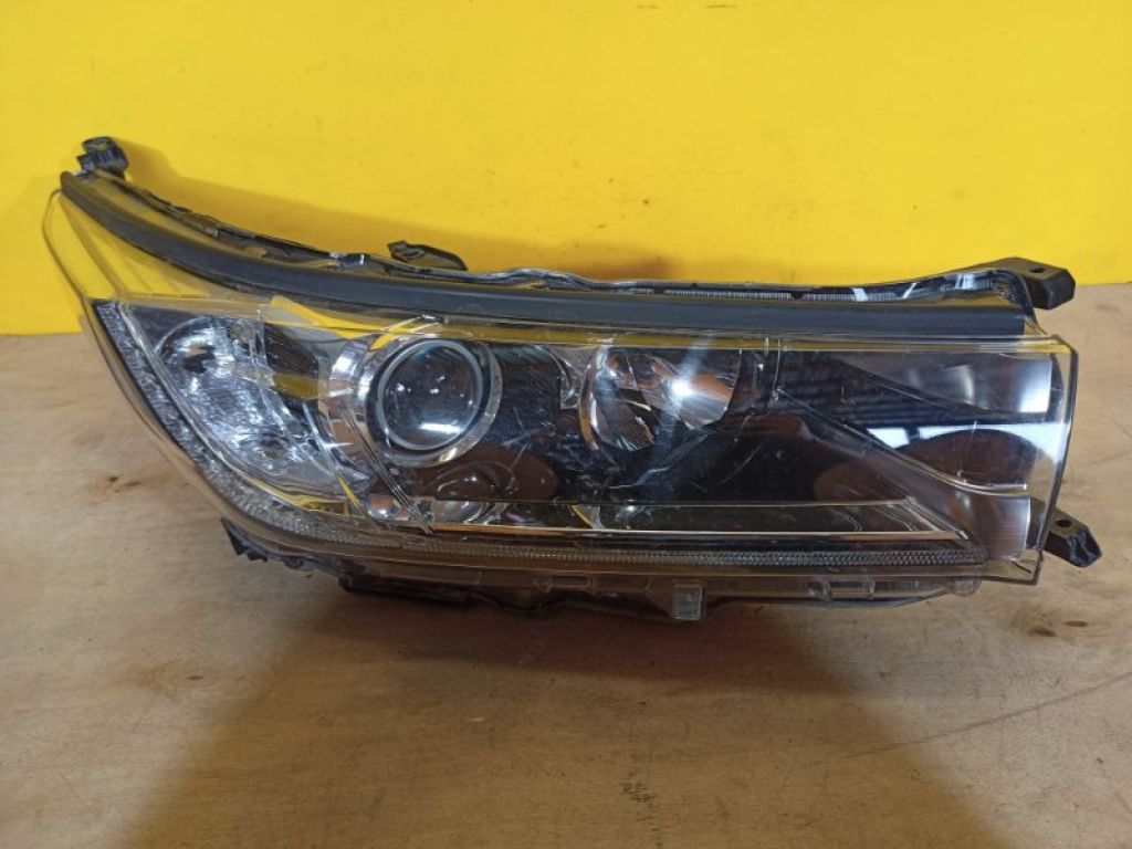 81110-0E560 | Фара прав. TOYOTA HIGHLANDER 13-19