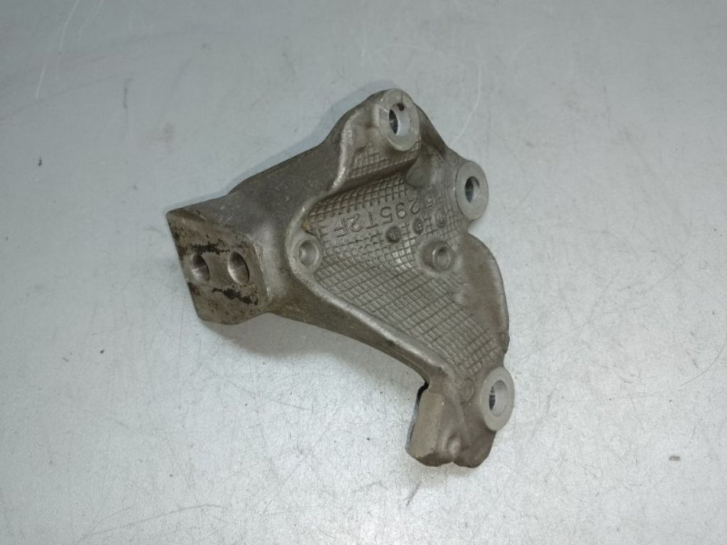 50295-T2F-A01 | Крепление балки подвески передн. лев. ACURA TLX 14-17
