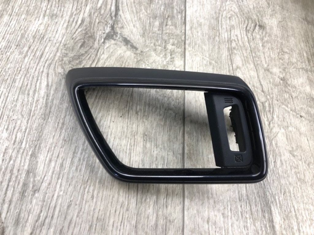 68760-6MA0A | Дефлектор повітряний прав. NISSAN QASHQAI/ROGUE SPORT 14-