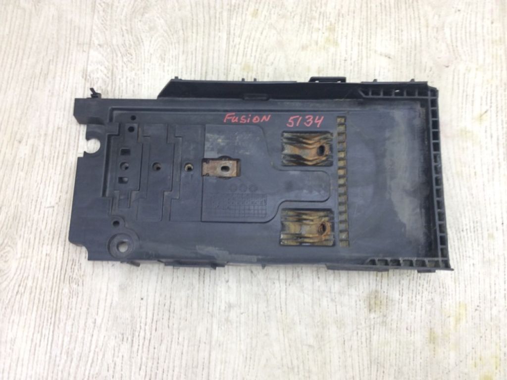 DG9Z-10732-A | Полка аккумулятора FORD FUSION 14-