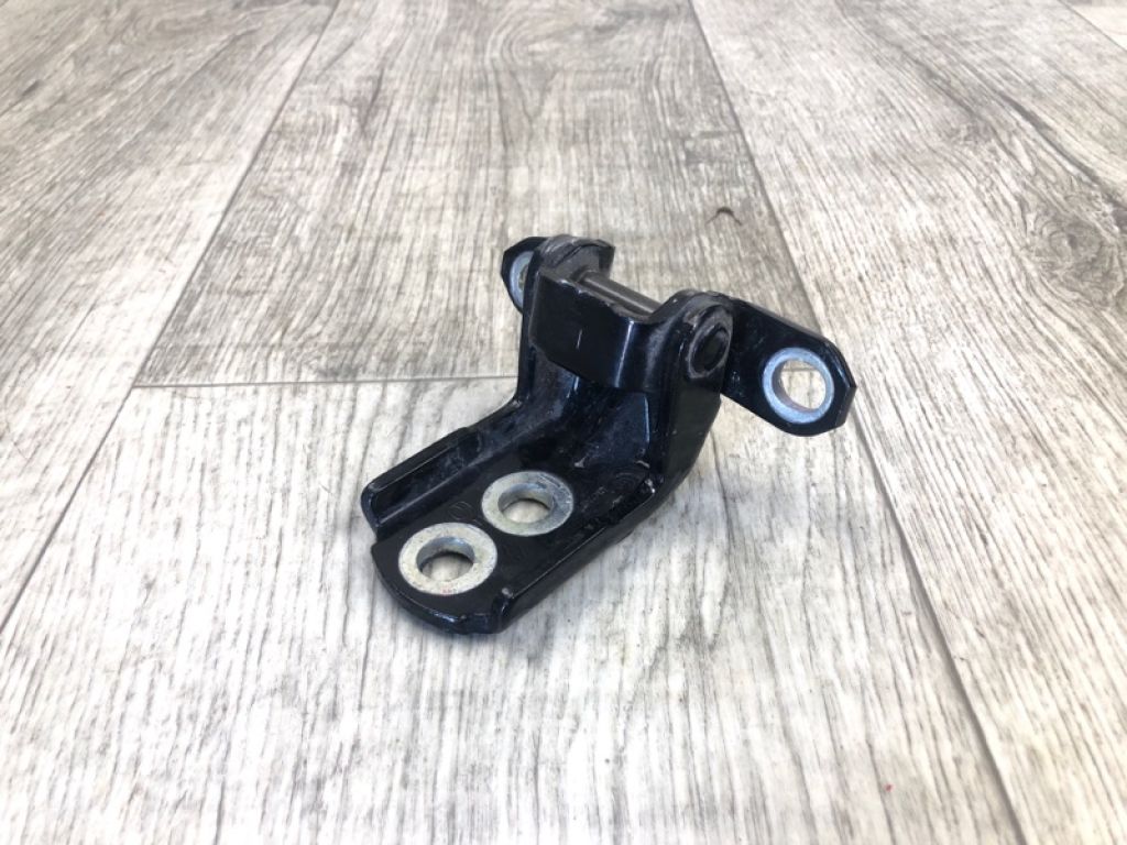 82420-4P00A | Петля двери нижняя задн. прав. NISSAN QASHQAI/ROGUE SPORT 14-