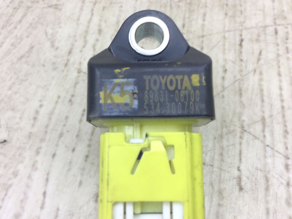 8983106110 | Датчик удара TOYOTA CAMRY 70 17- - Фото 3