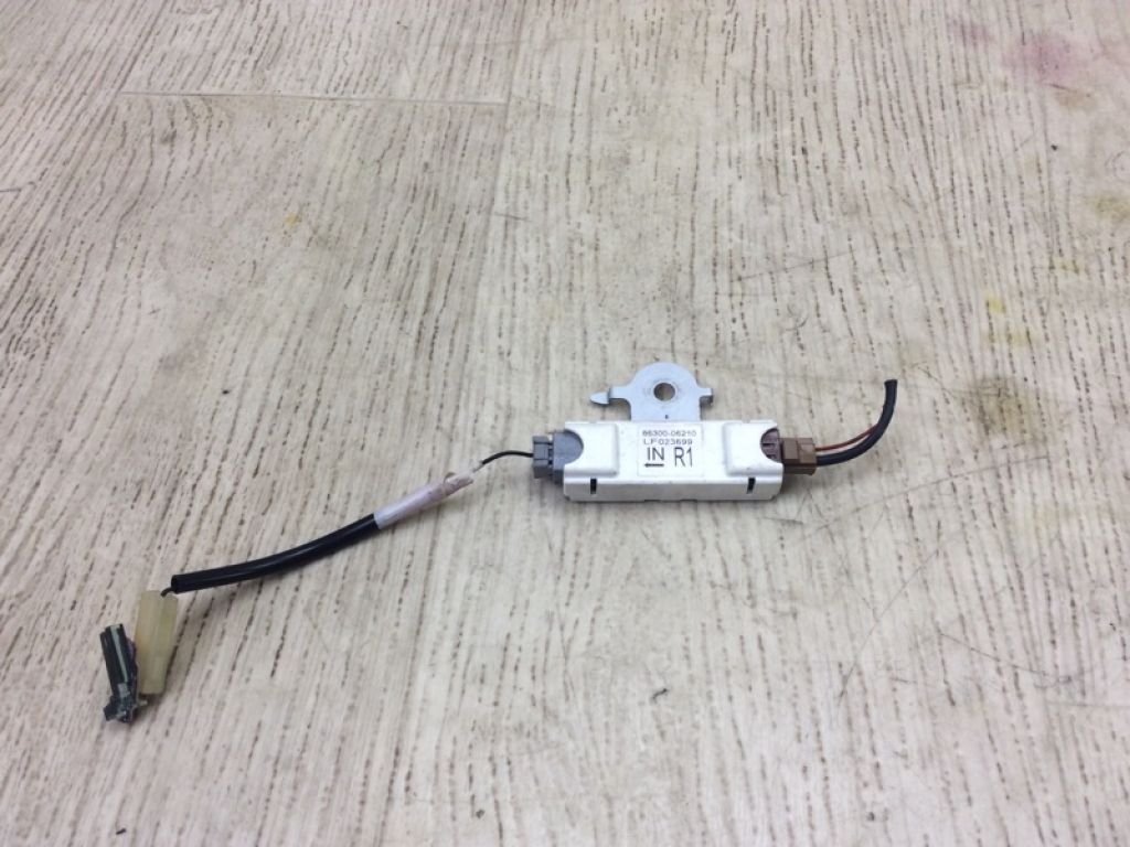 8630006210 | Антена TOYOTA CAMRY 70 17-