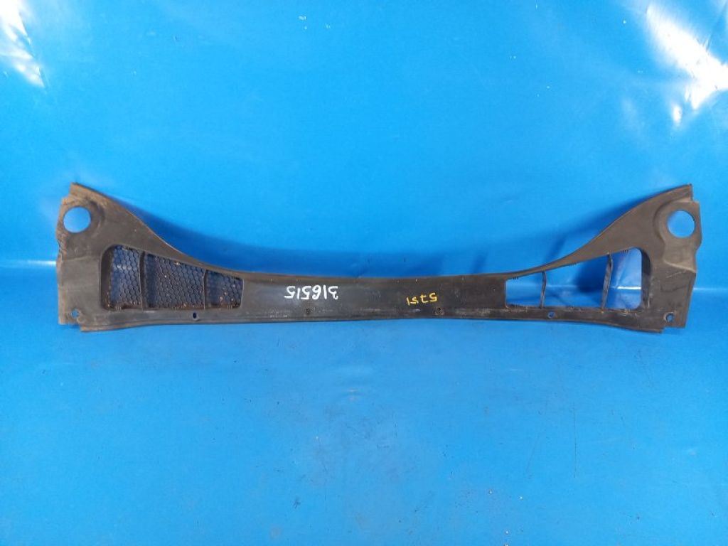 BM51A02216AF | Пластик под лобовое стекло / Жабо FORD FOCUS 10-18