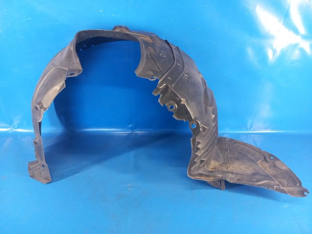 BCD1-56-140F | Подкрылок передн. лев. MAZDA 3 BL 09-13