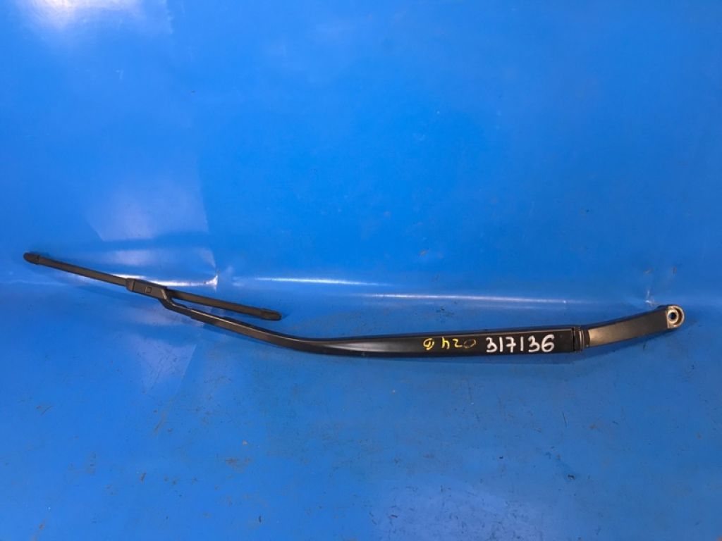 8521147180 | Поводок стеклоочистителя передний прав. TOYOTA PRIUS 16-