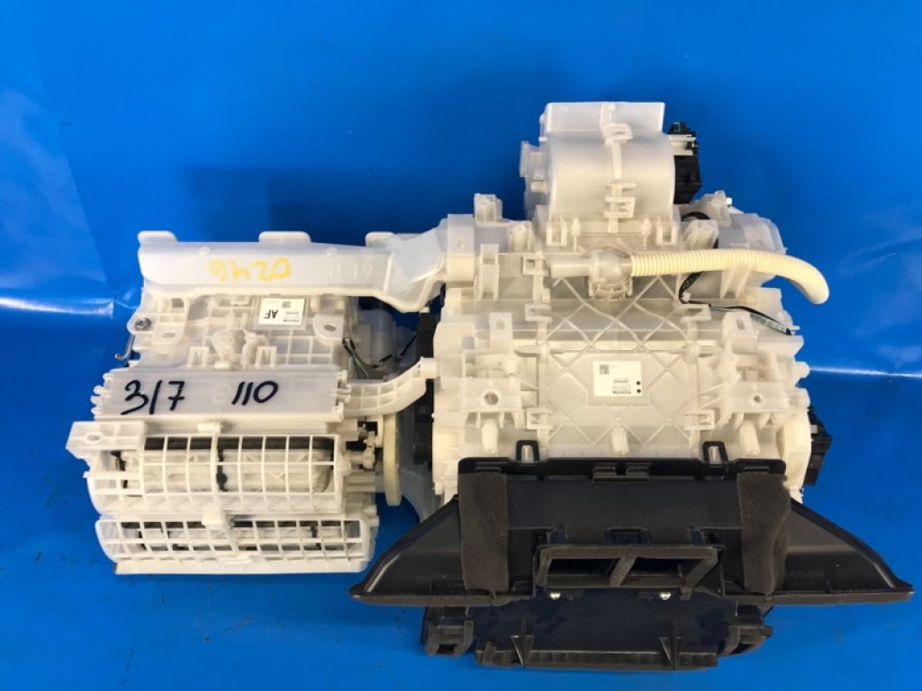 8701047330 | Піч салону TOYOTA PRIUS 16-