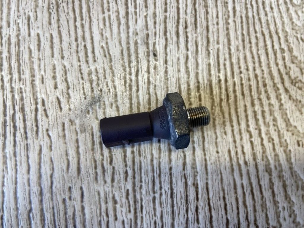 038919081H | Датчик тиску олії ДВЗ VOLKSWAGEN JETTA USA 10-17