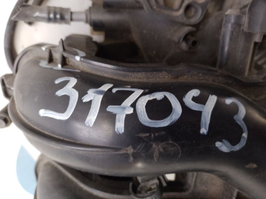 L373-13-100A | Коллектор впускной MAZDA 3 BK 03-08 - Фото 2