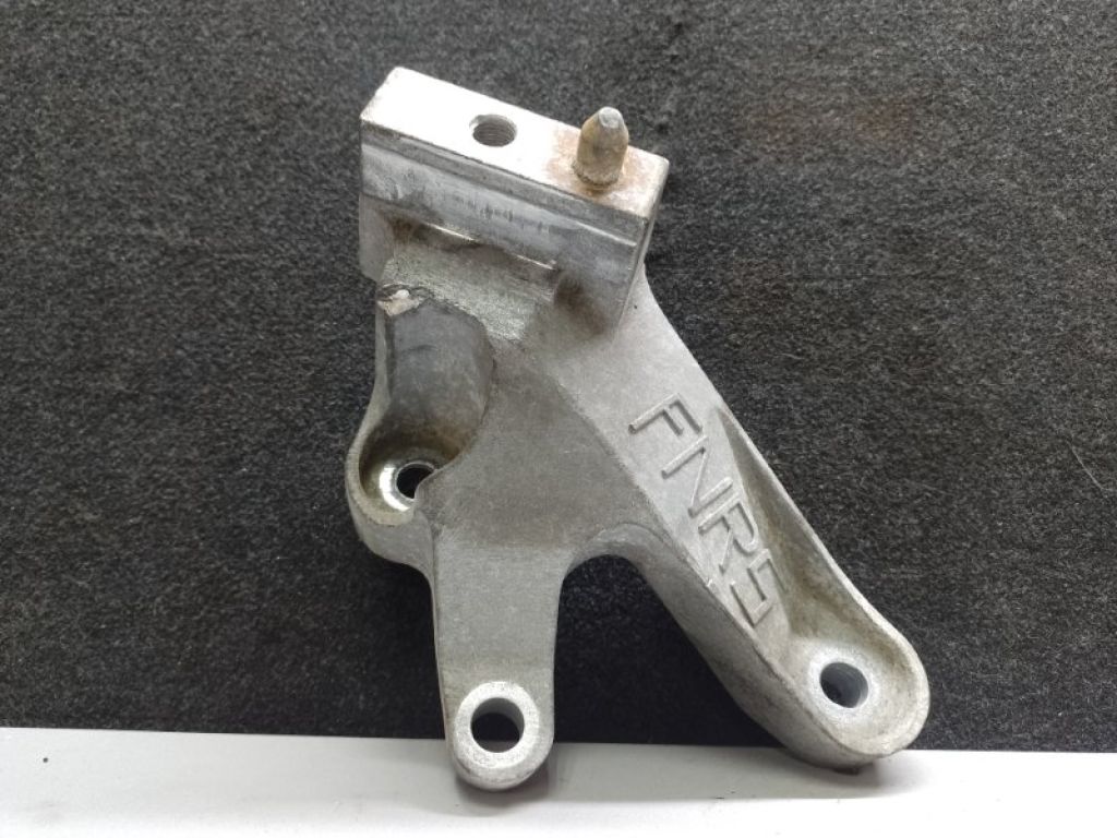 BBM5-39-080B | Кронштейн КПП лів. MAZDA 3 BL 09-13