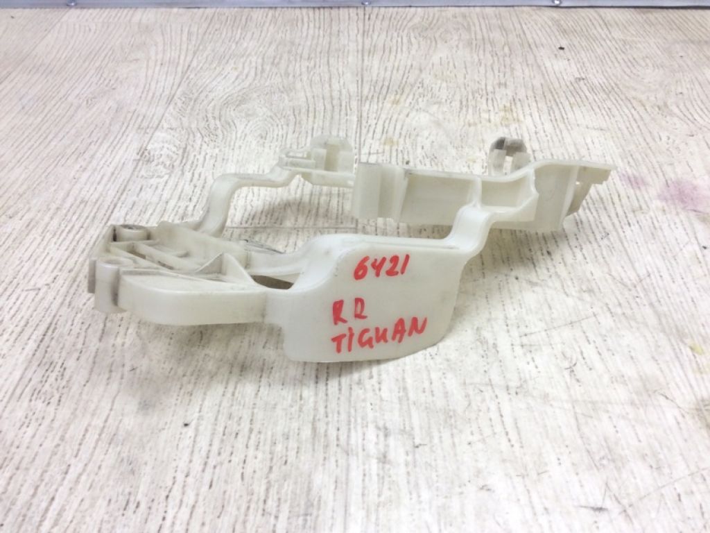 5N0839768C | Кронштейн замка двери задн. прав. VOLKSWAGEN TIGUAN 08-17