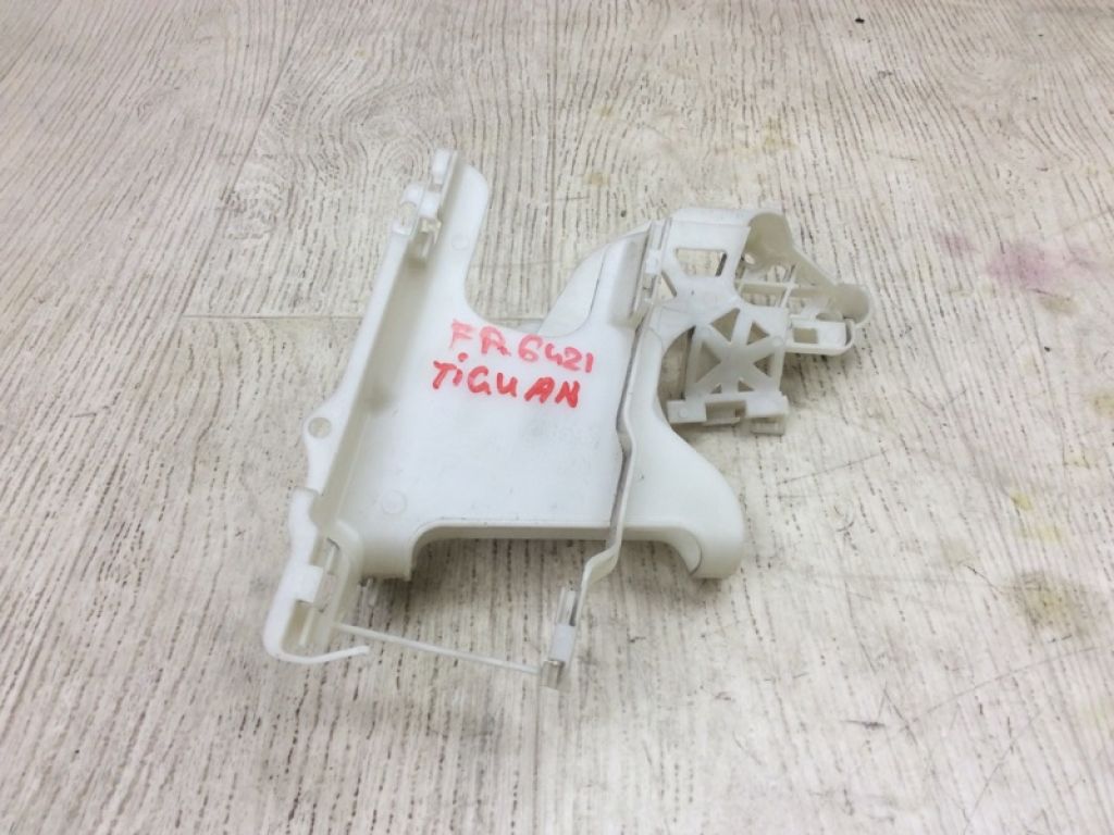 5N0837868B | Кронштейн замка двери передн. прав. VOLKSWAGEN TIGUAN 08-17