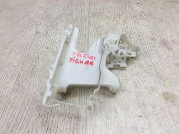 Кронштейн замку двері передн. прав. VOLKSWAGEN TIGUAN 08-17