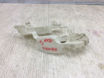 Кронштейн замку двері задн. лів. VOLKSWAGEN TIGUAN 08-17