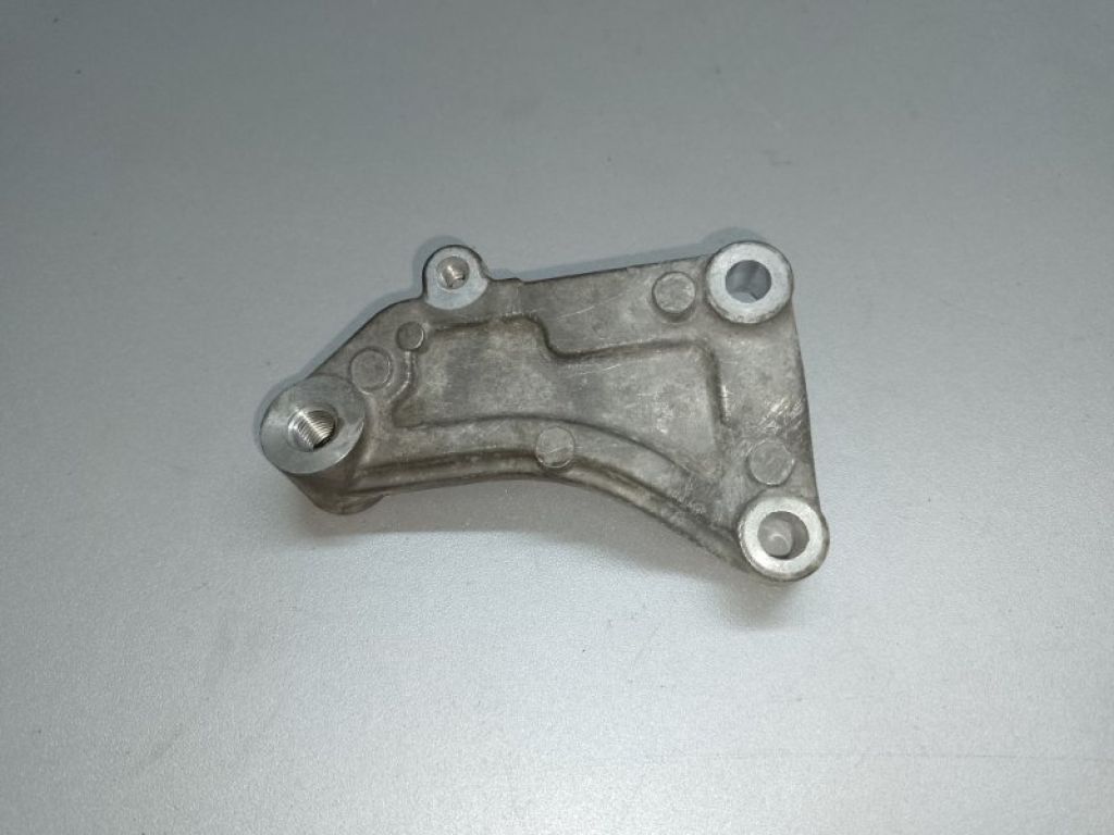 1801A038 | Кронштейн генератора MITSUBISHI OUTLANDER XL 05-13