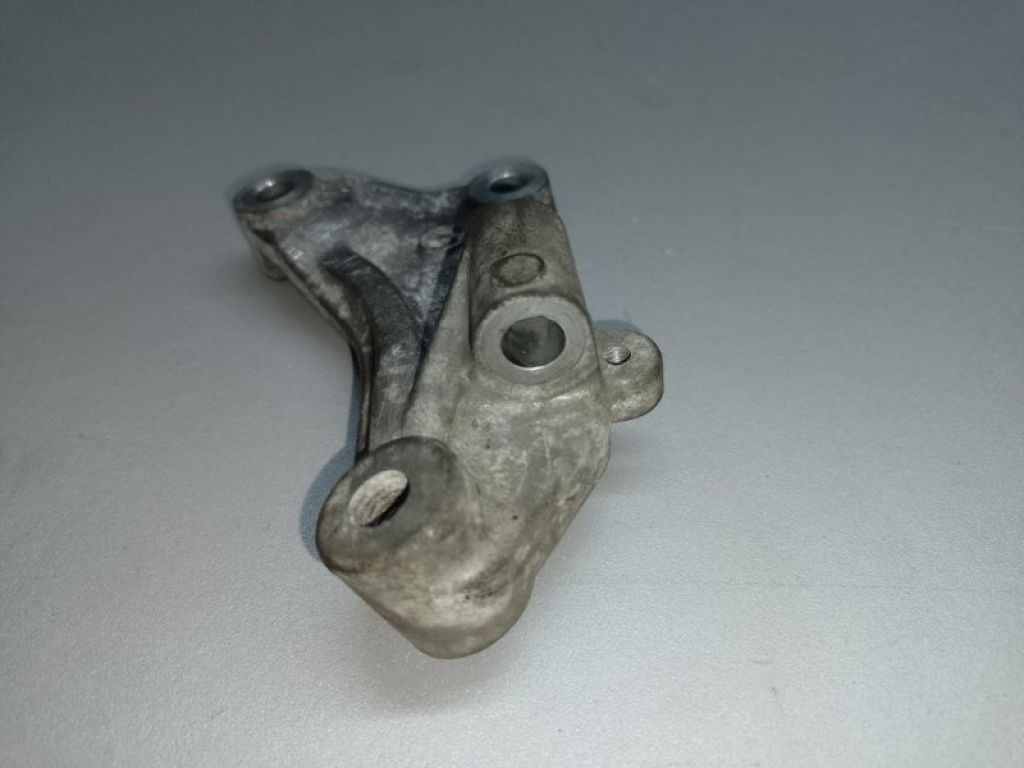 1801A038 | Кронштейн генератора MITSUBISHI OUTLANDER XL 05-13 - Фото 2