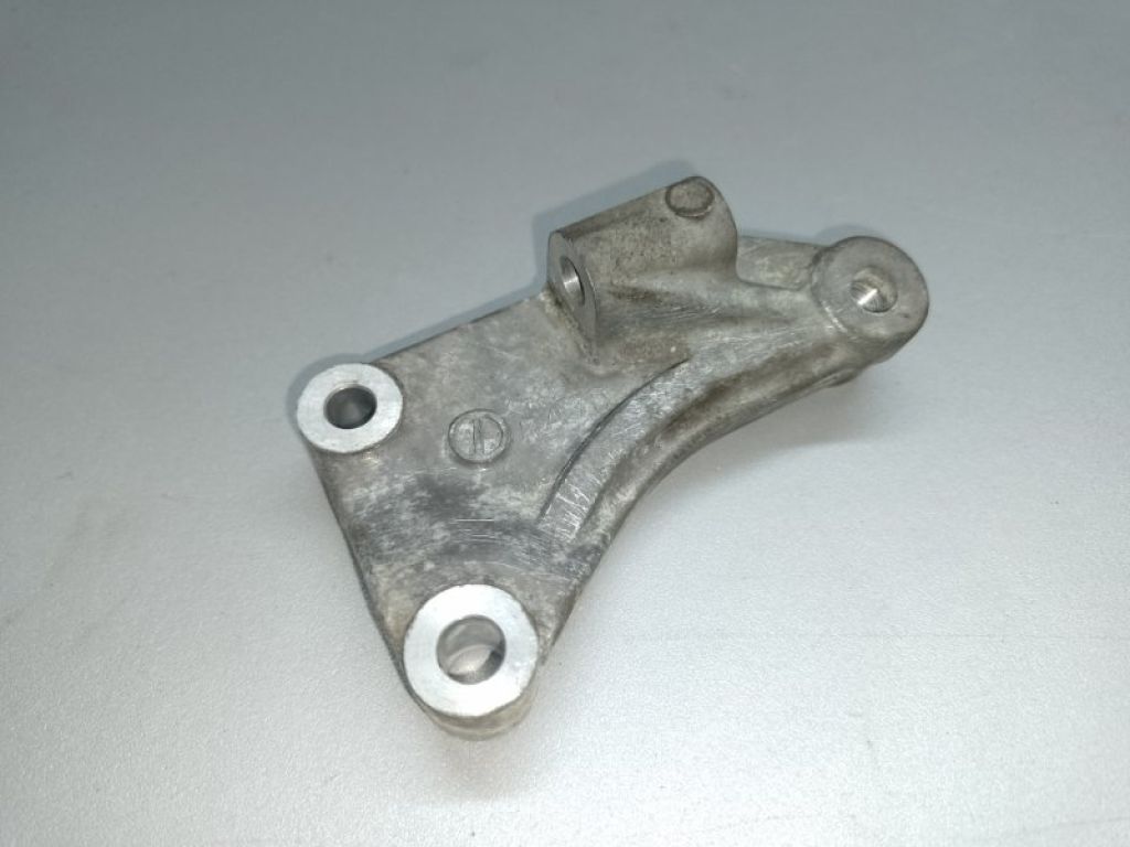 1801A038 | Кронштейн генератора MITSUBISHI OUTLANDER XL 05-13 - Фото 3