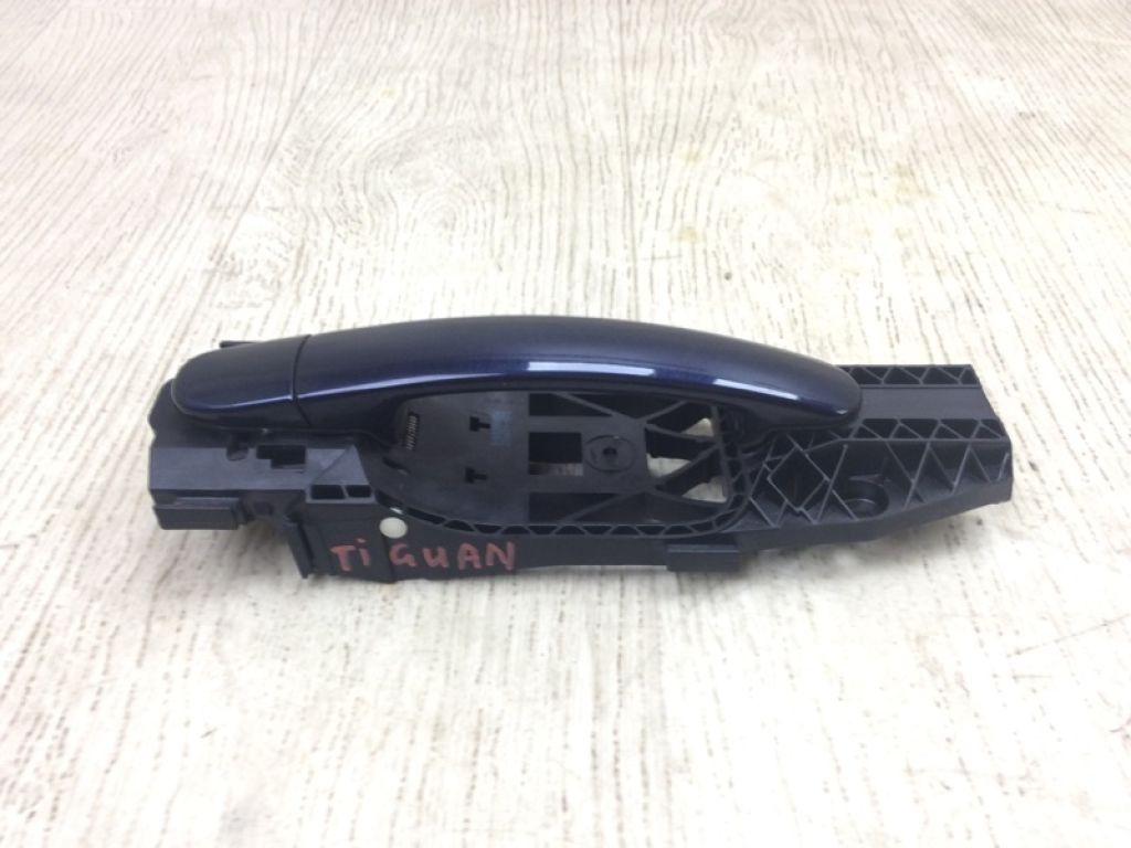 5N0837205M | Ручка двері зовнішня передн. прав. VOLKSWAGEN TIGUAN 08-17