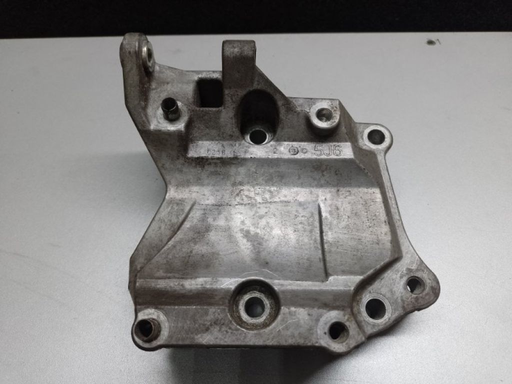38930-5J6-A00 | Кронштейн компрессора кондиционера ACURA MDX (YD3) 13-21