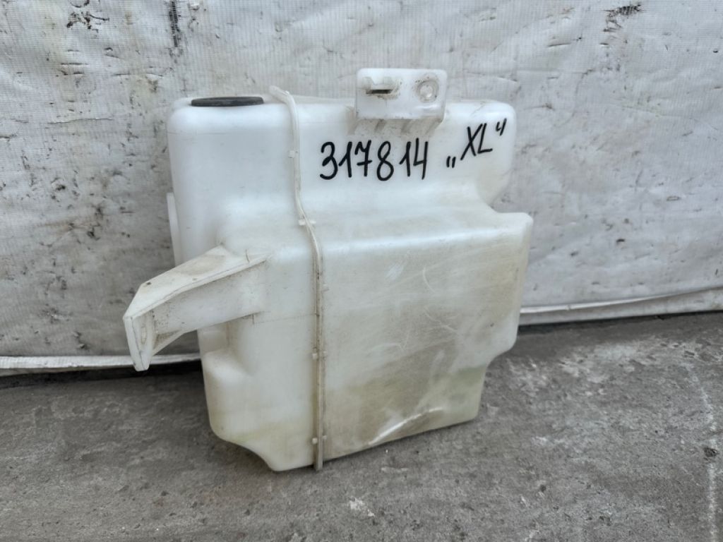 8260A094 | Бачок омивача MITSUBISHI OUTLANDER XL 05-13