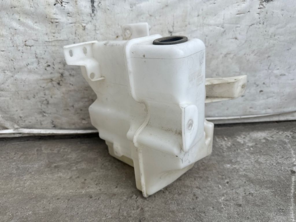 8260A094 | Бачок омивача MITSUBISHI OUTLANDER XL 05-13 - Фото 3