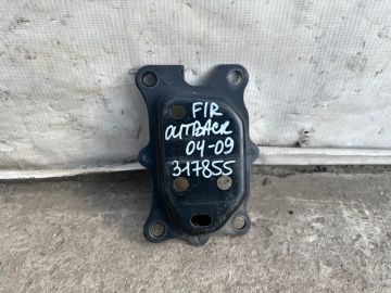 Кронштейн підсилювача переднього бампера прав. SUBARU OUTBACK 03-09 BP