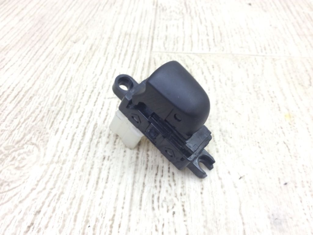 25411-4CE0A | Кнопка стеклоподъемника задн. лев. NISSAN QASHQAI/ROGUE SPORT 14-
