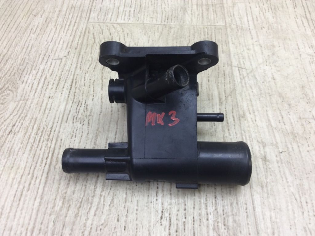 CP9Z-8K556-B | Трійник системи охолодження FORD FOCUS 10-18