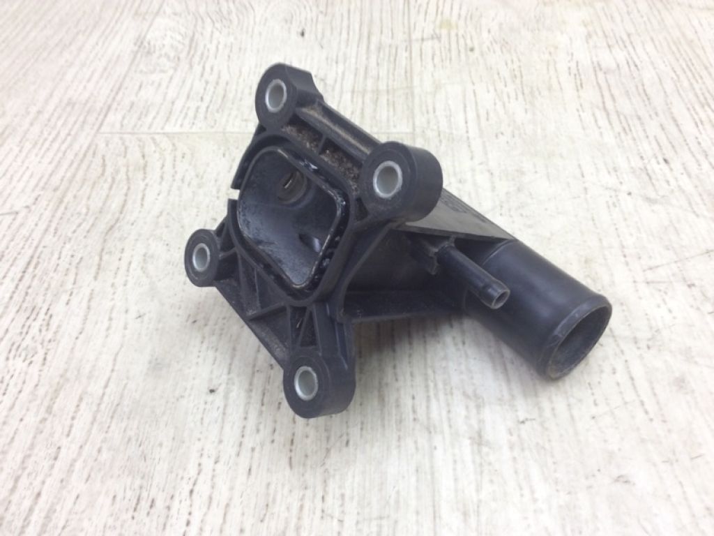 CP9Z-8K556-B | Трійник системи охолодження FORD FOCUS 10-18 - Фото 3