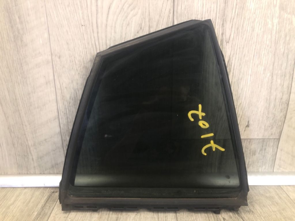 68123-47030 | Скло дверей глухе задн. прав. TOYOTA PRIUS 16-