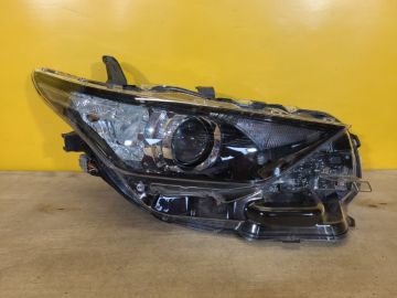 Фара прав. TOYOTA AURIS 13-18