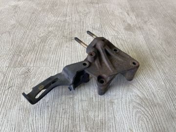 Кронштейн двигуна MITSUBISHI CARISMA 95-04