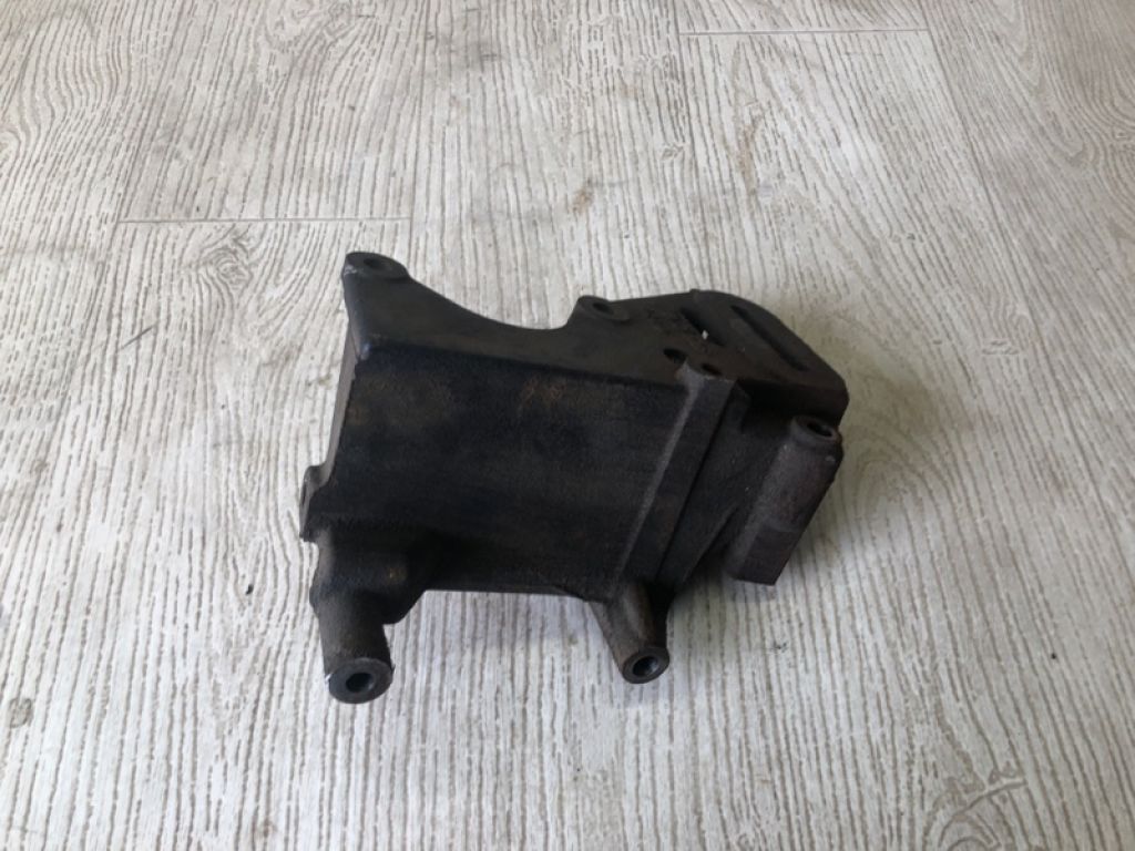 MD354753 | Кронштейн насоса ГУР MITSUBISHI CARISMA 95-04