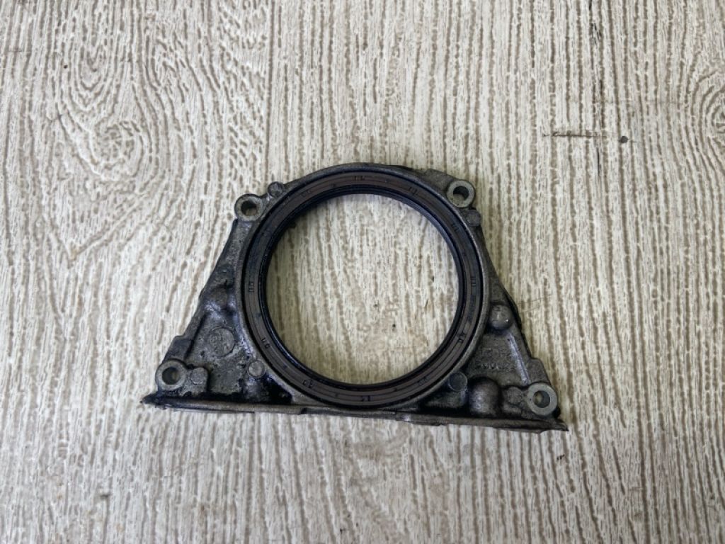 MD301257 | Крышка коленвала MITSUBISHI CARISMA 95-04