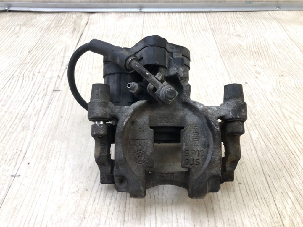 8V0615424D | Суппорт тормозной задн. прав. AUDI A3 (8V) 12–17