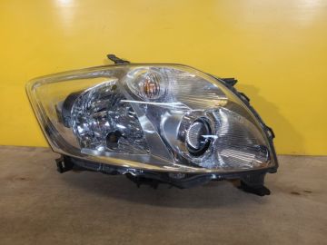 Фара прав. TOYOTA AURIS 06-12