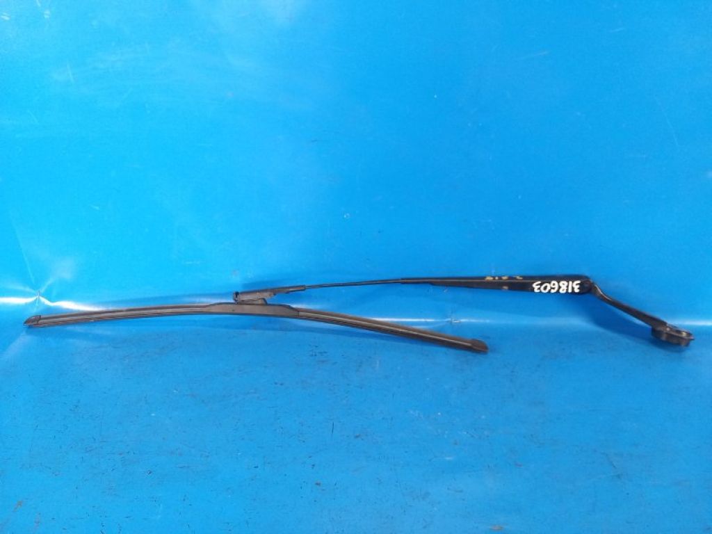CP9Z-17527-A | Поводок стеклоочистителя передний лев. FORD FOCUS 10-18