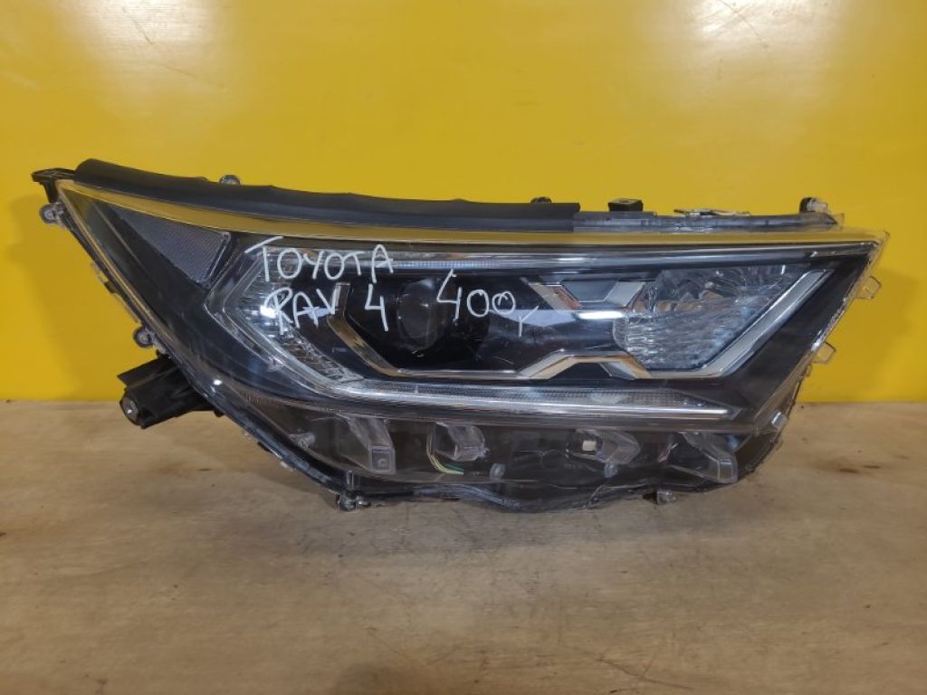 8114542A33 | Фара прав. TOYOTA RAV4 18-