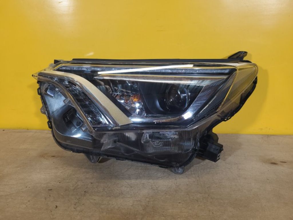 8118542680 | Фара лев. TOYOTA RAV4 13-19
