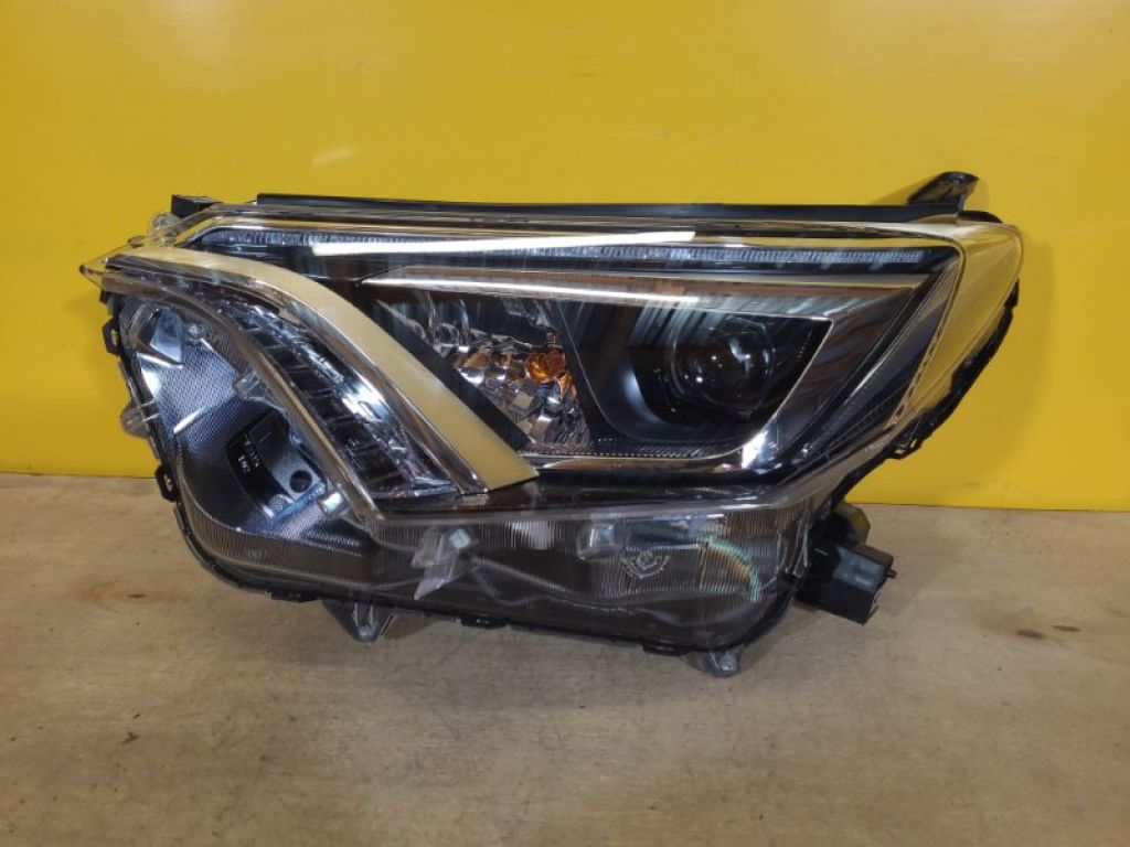 8118542680 | Фара лев. TOYOTA RAV4 13-19