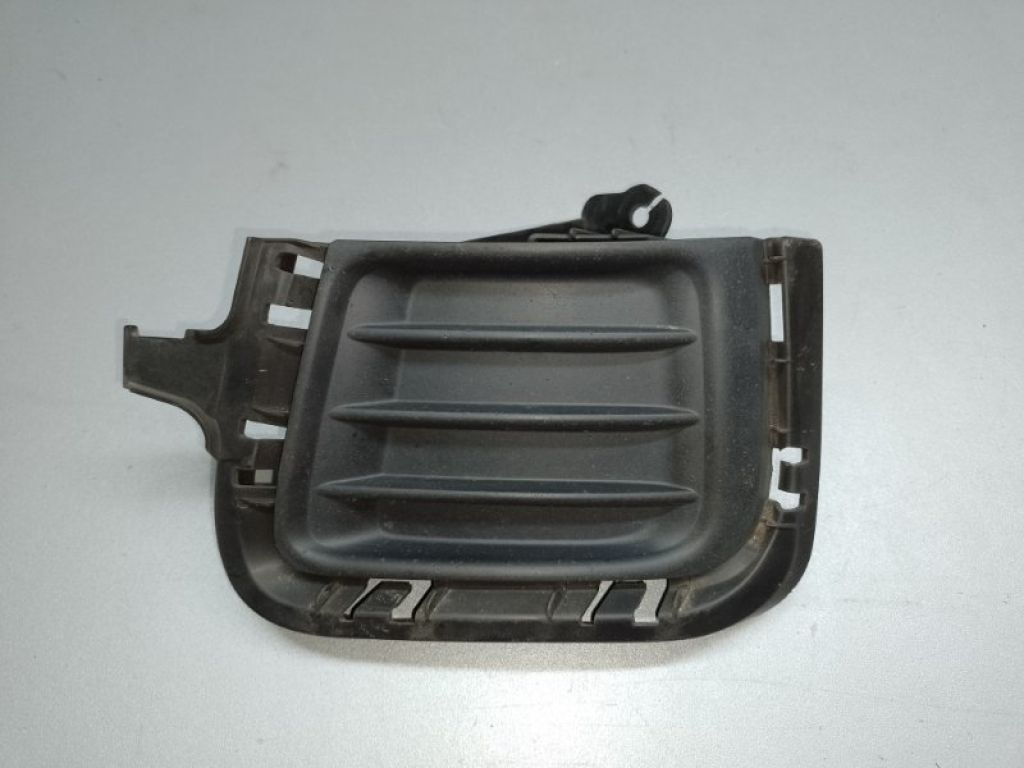 81482-52370 | Заглушка протитуманних фар лів. TOYOTA PRIUS C/AQUA 11-14