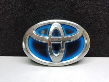 Емблема передн. TOYOTA PRIUS C/AQUA 11-14