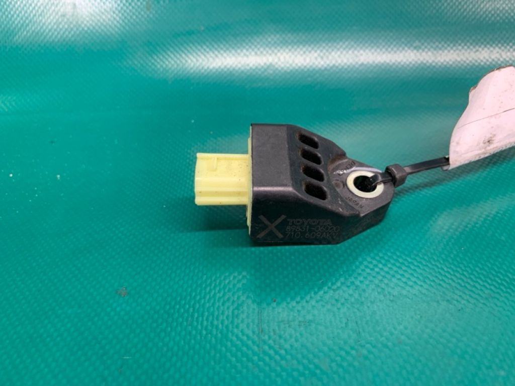 89831-06020 | Датчик удару задн. лів. TOYOTA CAMRY 40 06-11