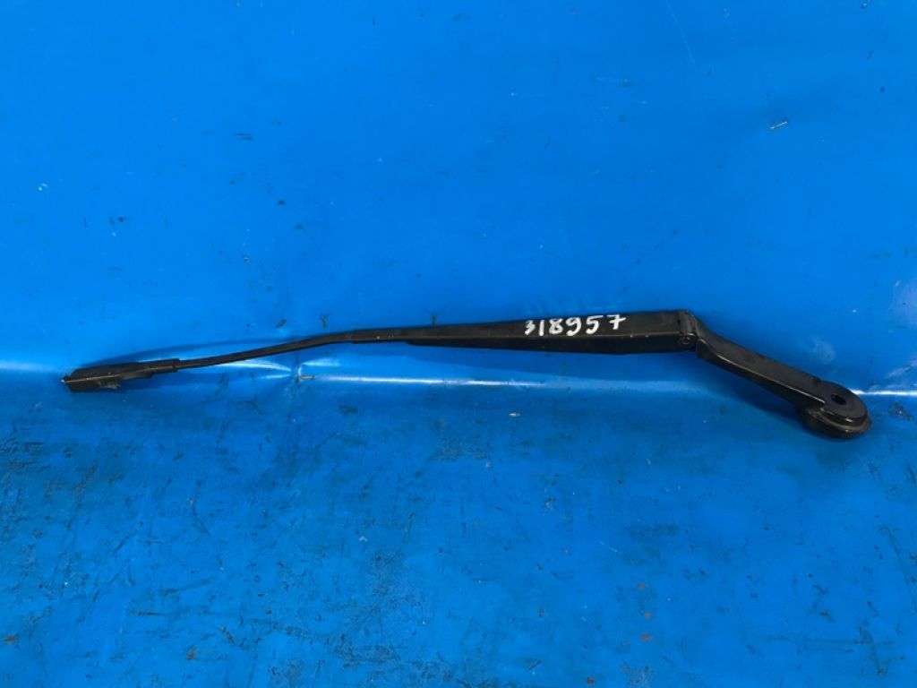 CP9Z-17527-A | Поводок стеклоочистителя передний лев. FORD FOCUS 10-18