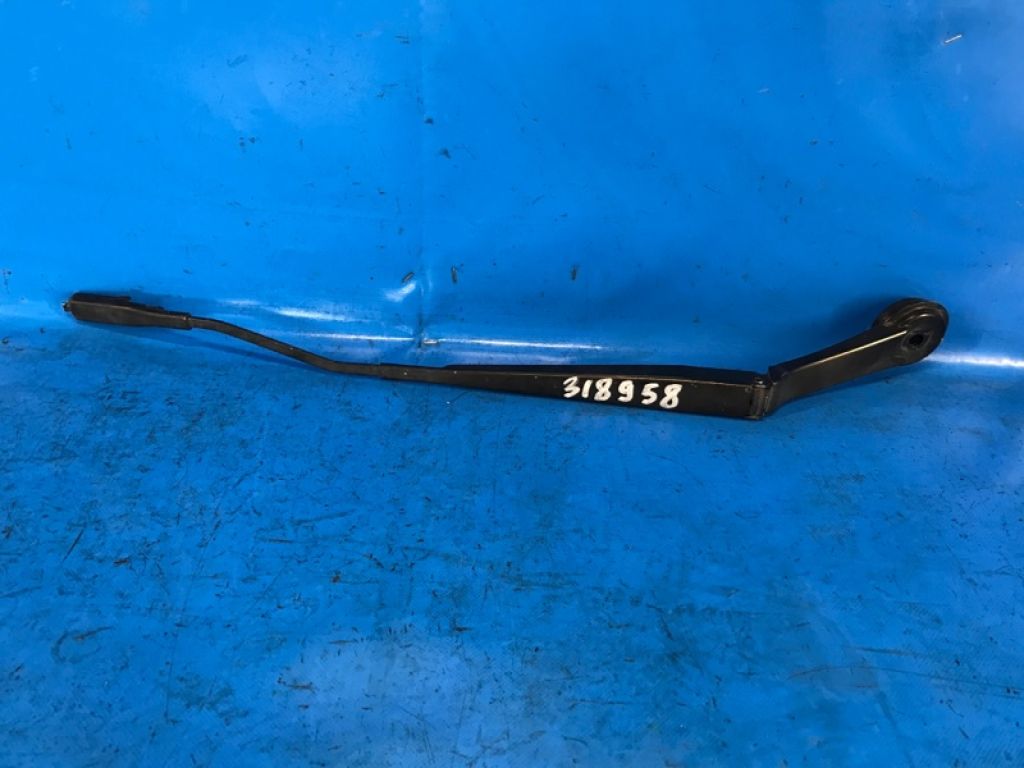 CP9Z-17526-A | Поводок стеклоочистителя передний прав. FORD FOCUS 10-18