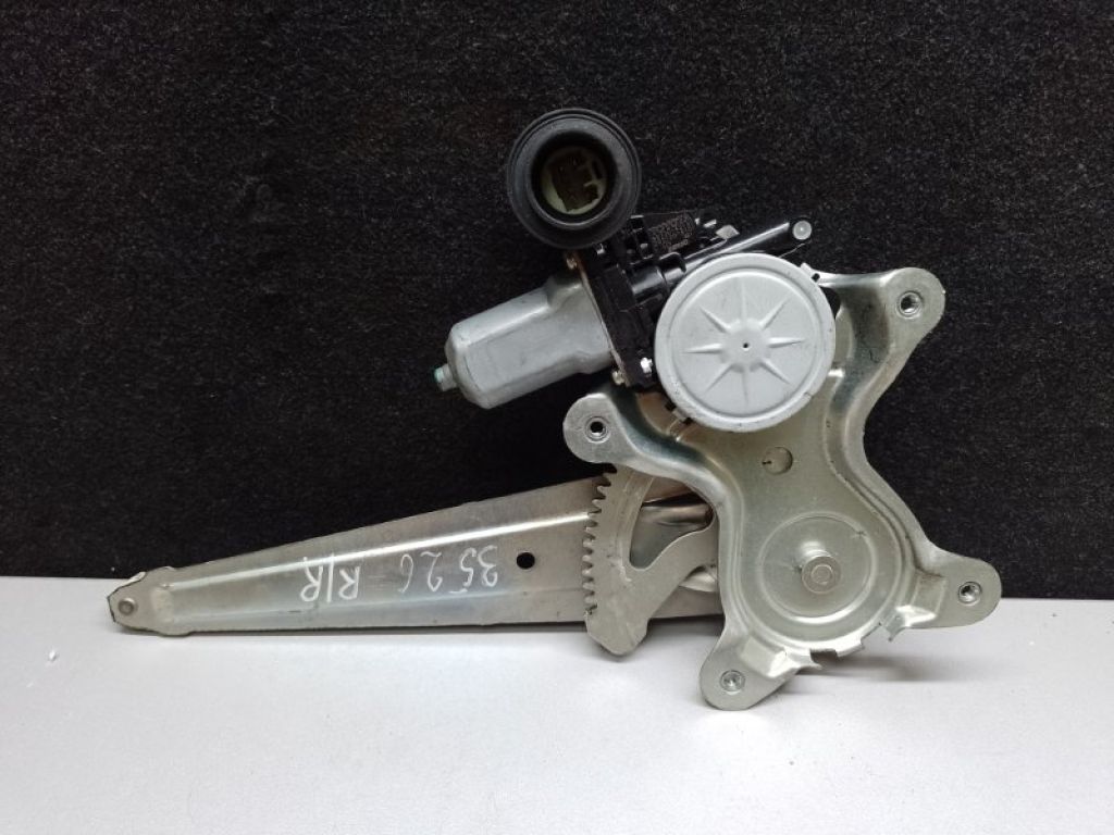 69803-52120 | Стеклоподъемник задн. прав. TOYOTA PRIUS C/AQUA 11-14