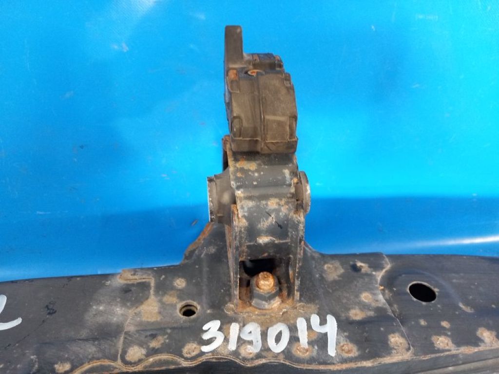 1236137090 | Подушка двигуна нижня TOYOTA PRIUS - 30 09-17