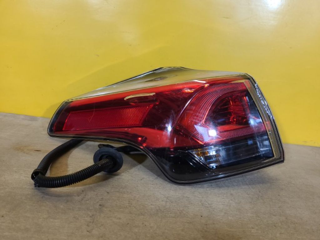 8156042201 | Фонарь наружный лев. TOYOTA RAV4 13-19