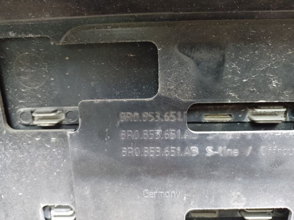 8R0 853 651 AF T94 | Решітка радіатора AUDI Q5 08-16 - Фото 3