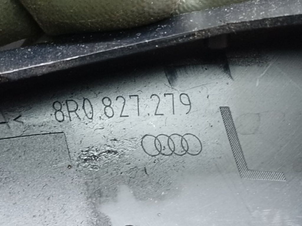 8R0 827 279 | Накладка петлі кришки багажника лів. AUDI Q5 08-16 - Фото 3